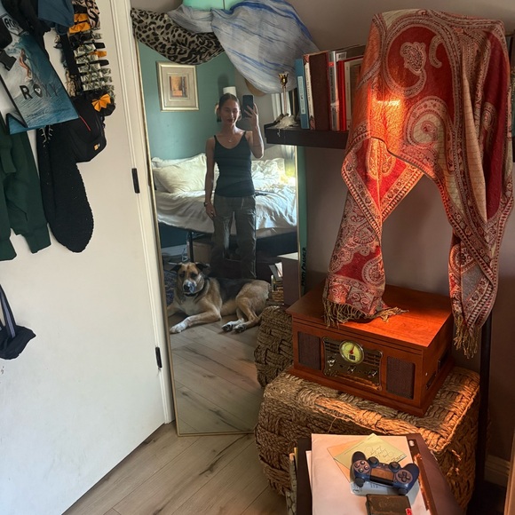 Meet your Posher, Jade - Picture 5 of 5